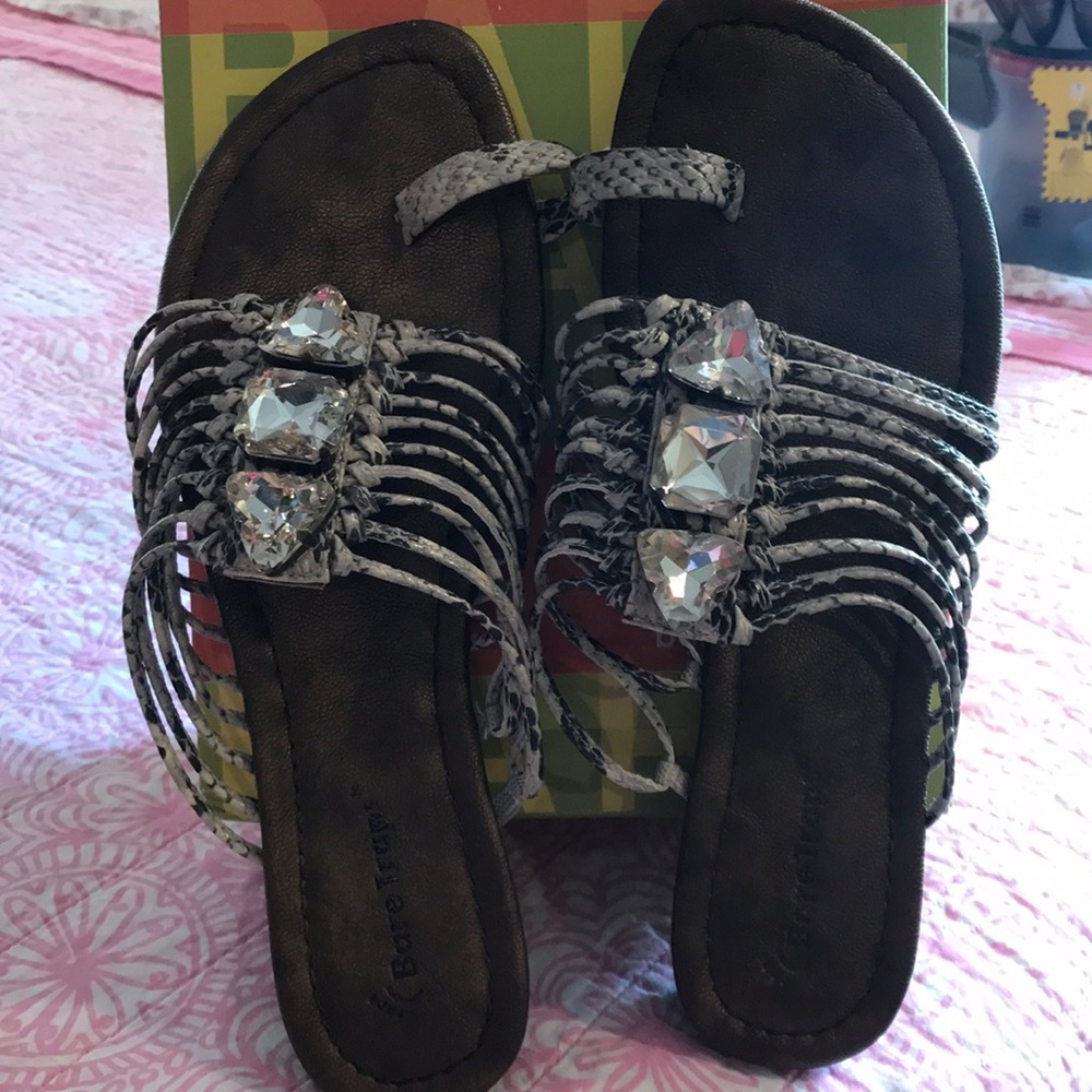 Bare traps size 8 gently worn